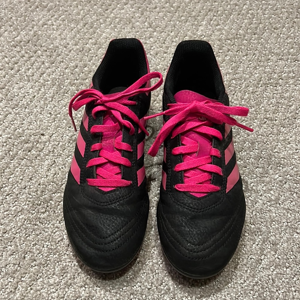 Like New Adidas Soccer Cleats / Football Cleats. Size US 3.5